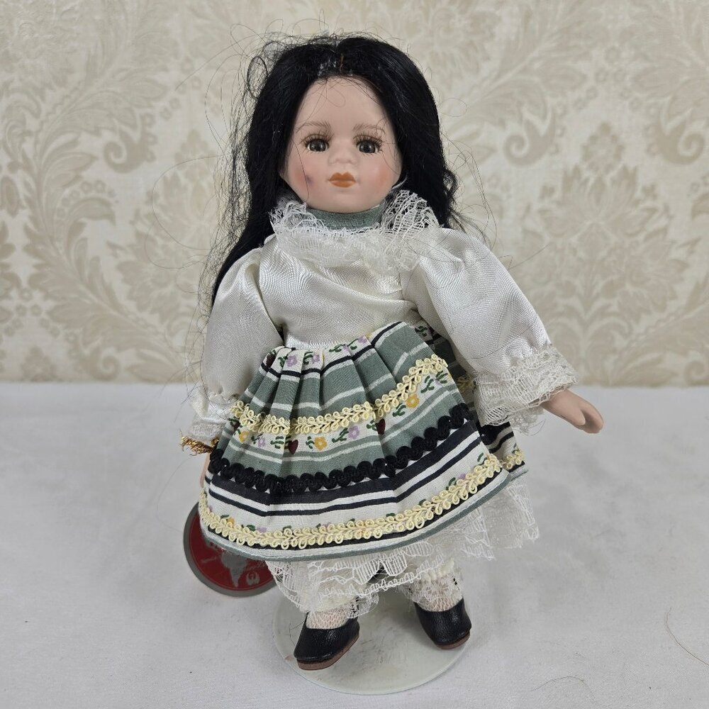 VTG Dolls of the World Collection Petite Porcelain Doll "Peru" by Barbara Lee